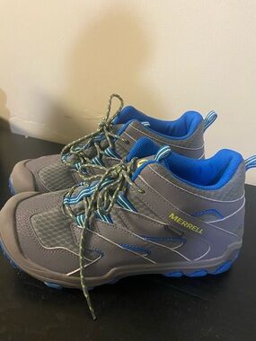 Merrell Chameleon 7 Access Mid hiking boot for boys, size 6.0M (children's).